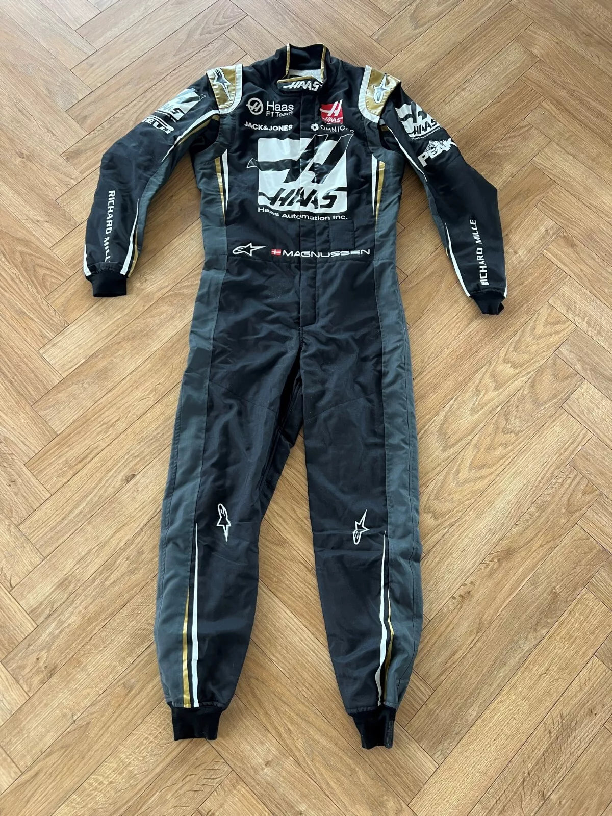 F1 Kevin Magnussen Haas F1 team 2019 race suit